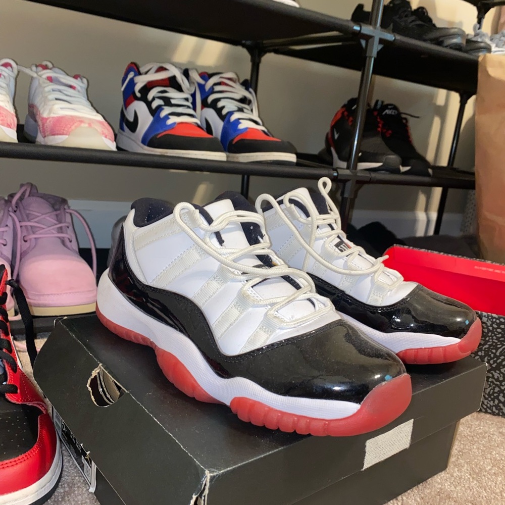 Air Jordan 11’s retro low concord bred